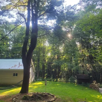 A Short Walk to a Private Beach for Swimming Boating or Fishing Отели в г. Джава