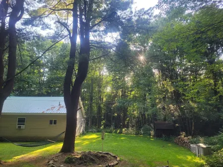 A Short Walk to a Private Lake for Swimming Boating &Fishing