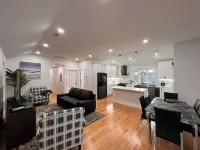 Luxury and Modern  Apt near Mall/ Hospital