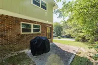 Cozy Home with everything you need at your finger tips. Hotels near Peach Orchard RV Park & Campground