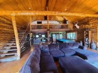 Larsen Rustic Secluded Log Cabin W/Outdoor Hot Tub