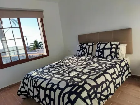 Casa Mercedes: sunset with panoramic views of the sea and the mountains.