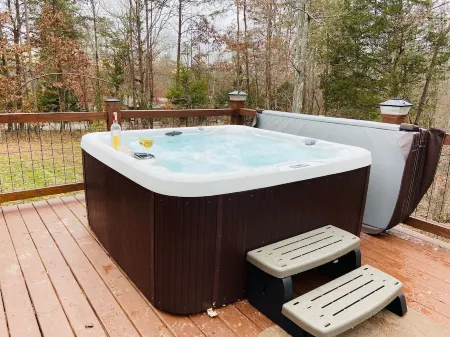 Country living and still close to Pigeon Forge/Sevierville/Gatlinburg activities Отели рядом с достопримечательностью «Sims Point»