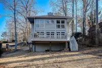 Lakefront Getaway on Lake Lanier w/ Boat Dock