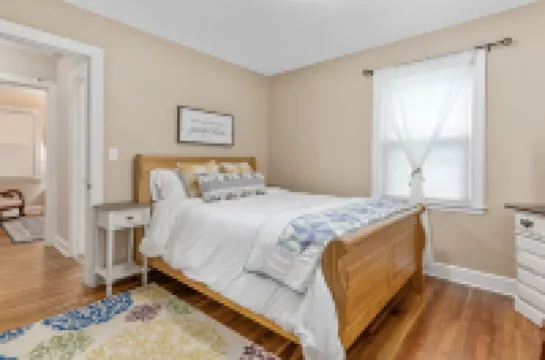 Country Setting.  City Convenience. Hot Tub