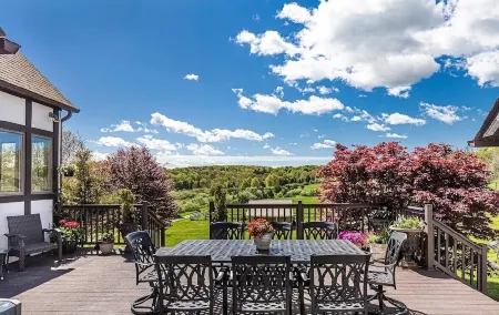 Private Tudor style 5 bedroom home in country setting.