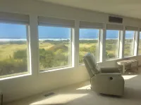 Pacific Dreams Beach House- Beach front! Gorgeous views! Meticulously sanitized!