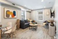 Ocean Block Haven: Stylish 1Br Retreat with Beach Badges Next to the Shore Store
