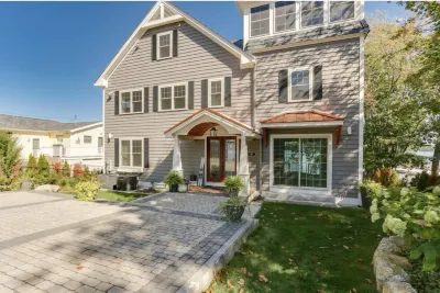Waterfront Lake Winnipesaukee Luxury Family House with  Private Water /Dock