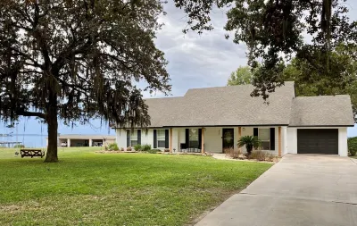 Relax near Lake Livingston in our spacious 3-bedroom retreat
