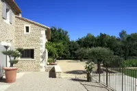 MAS PROVENÇAL DE PRESTIGE WITH SWIMMING POOL, NEAR GORDES AND ROUSSILLON