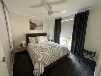 CandE on Wheelton-Centrally Located  Holiday Getaway Home in Kingscote!