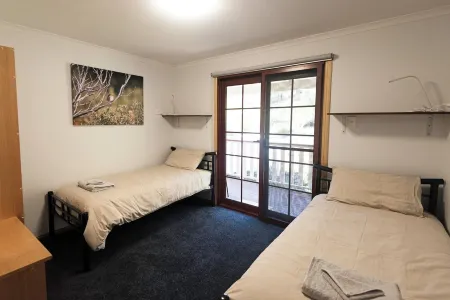 Incredible Water Views Among Bushland on Tasman Peninsula - 6 Bed/6 Bath Отели в г. Порт-Артур