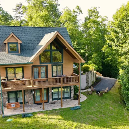 Bear Valley Retreat | Cozy and Private Cabin near Lake Chatuge | Dog Friendly