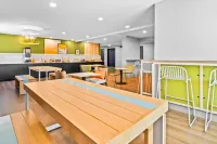 Spark by Hilton Modesto - Breakfast