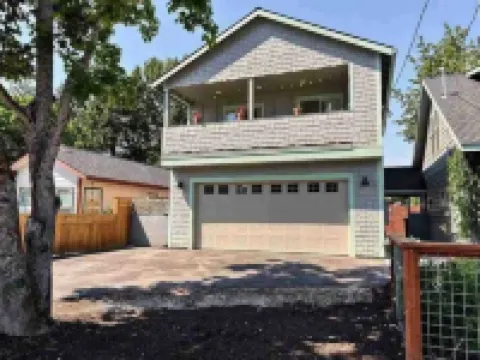 Downtown Charmer - Spacious 1 Bed 1 Bath  - Adventure Basecamp Hotels in Sandpoint