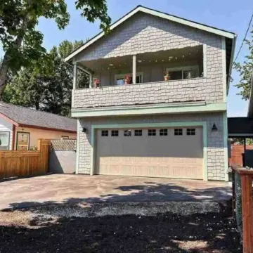 Downtown Charmer - Spacious 1 Bed 1 Bath  - Adventure Basecamp