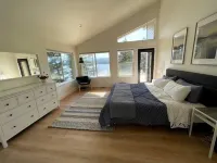 Large  Home overlooking Lake Cocolalla 미러 호 주변 호텔