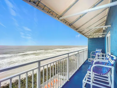 Ocean Front Condo - Sea Turtle PenthouseBreathtaking View -Walk to Flagler Ave Отели рядом с достопримечательностью «Marine Discovery Center»