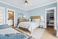 Private Pool, Elevator, Stunning Views!