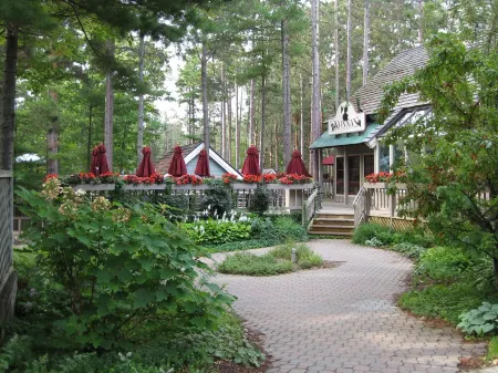 Homestead Condo, Beautiful View of Lake MI & Manitou Island Отели в г. Глен Арбор Тауншип