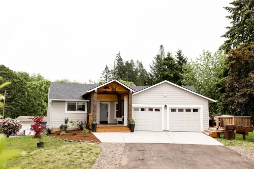 2 Acre Home- Pond View with Hot-Tub - Sleeps 16