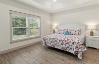Brand new 4 bedroom home-Short walk to beach