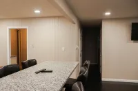 Cozy Corner House 9 min walk from Indianapolis Motor Speedway! Hotels in Speedway