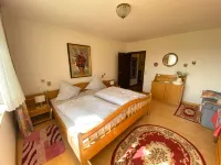 Gemütliche Ferienwohnung mit Panoramablick Hotels in Gersfeld