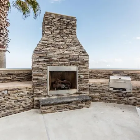 2323 Sq. Ft. 4/2 West End Beach Front; Close Dining; Extended Stays Discounted.