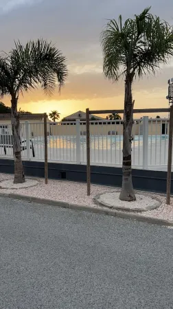 Vacation rental Mobile home xxl 42m2 6 pers frejus / saint aygulf 83370 Var Отели рядом с достопримечательностью «Camping Resort and Spa La Baume la Palmeraie»