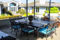 Luxury Chateau - epic saltwater lap pool, wine+beach+retreat