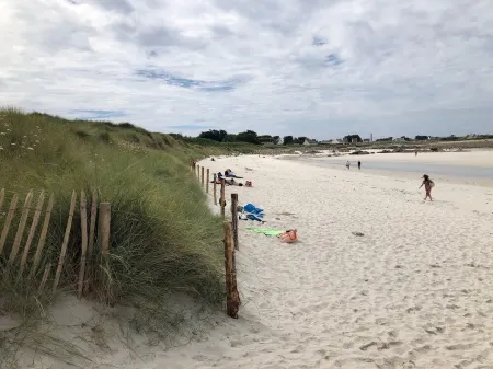 Maisonnette à 100 m de la Plage Отели в г. Плугерно