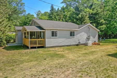 Higgins Hideout *3 minute drive to the beach*