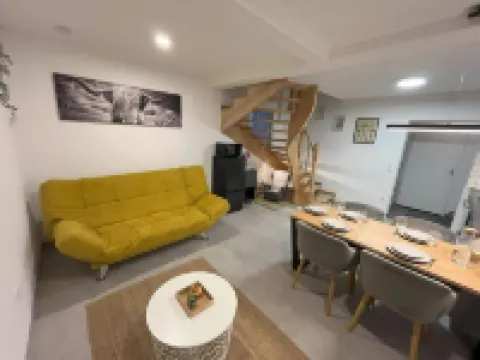 Modern furnished holiday apartment with two bedrooms and a workspace