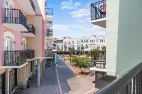 European Village Beach Retreat, minutes from the beach and local attractions! - balcony