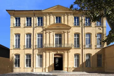 Luxury charm, terrace historic center Mazarin district with elevator