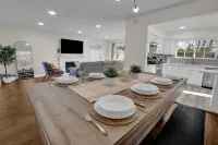 9 mins from Disneyland Arcade Jacuzzi EV Charge