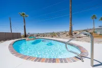 Spacious fun oasis with beautiful lake views&games