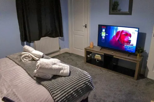 Cozy Watford Home W/ PARKING - Perfect for Harry Potter World + Warner Bros