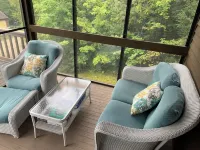 Cozy Condo Just a Minute Walk from a Beautiful Beach at Newfound Lake