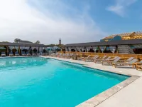 New Condo, Sleeps 6, 3 Bedroom, Beach Access, Community Pool & Private Cabanas. カローラのホテル