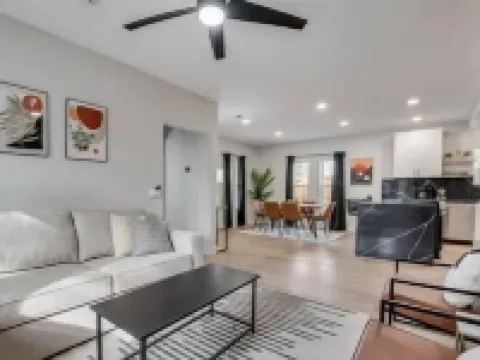 Old Town Keller 5bed 3 bath home Hotels in Keller