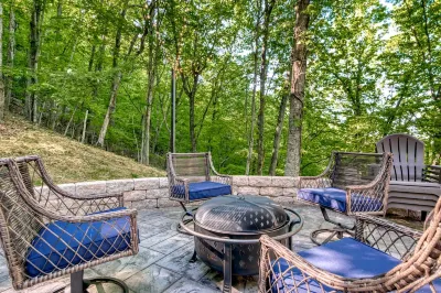 Unique Cabin - near VT, Radford U, Pete Dye Golf Course, New River, Claytor Lake 라드퍼드 대학 주변 호텔