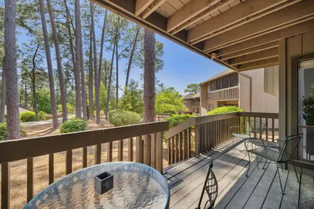 Gene's Green - Mins from downtown!