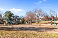 Casa Kaleidoscope: Whimsical Selfie Museum - 5bd sleeps 15