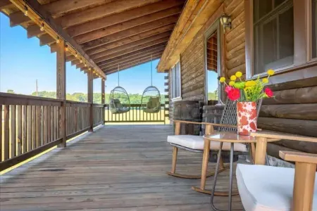 Cozy Cabin @James River; Live/Work/Play Experience