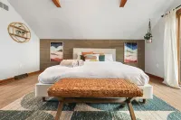 Charming, Modern & Cozy Home