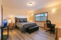 Condo w/ Beautiful Mountain View. Steps from Ski/Trails. Donner Lake. EV outlet