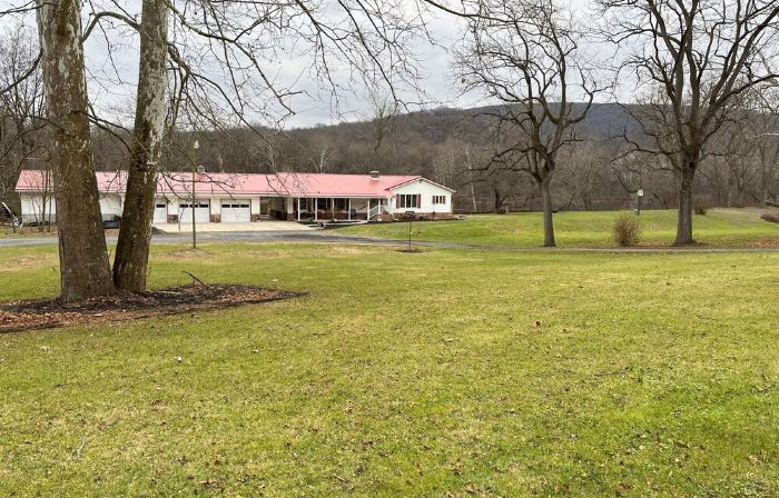 Niman House is a fishermans paradise, river front on the beautiful Juniata River